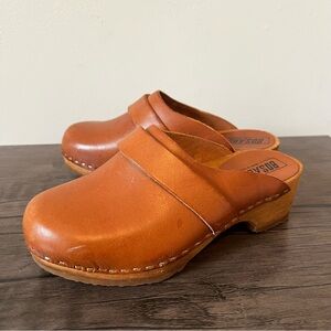 Bosabo Little Girls Caramel Leather Clogs Size 1.5-2